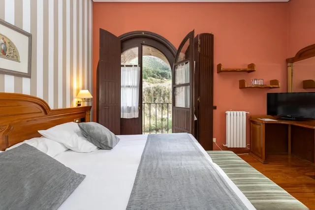 غرفة بسرير فردي، Monasterio de San Millan 3/10