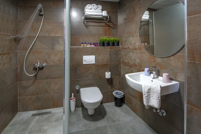 غرفة عائلية بسرير كوين وسرير فردي، Tourist Hotel Antalya 2/2