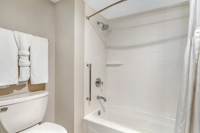 جناح بسرير كوين لذوي الإعاقة، Holiday Inn Express Fallon 4/5