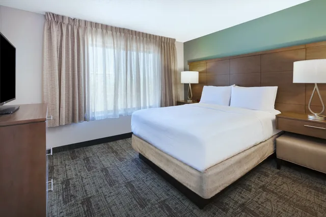 جناح استوديو بسرير كينج بمطبخ، Staybridge Suites Columbia Hwy 63 I 70 1/5