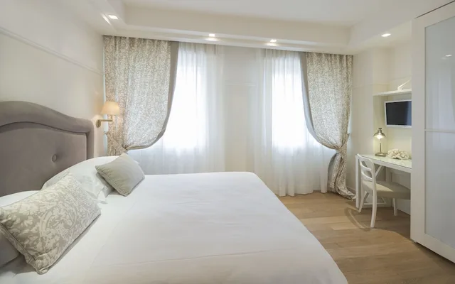 2 Bedrooms, Luxury, Apartment, 2 Queen Beds, Sofa, Residence Charming Apartments 1/10