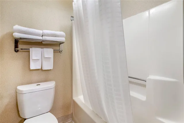 Room, 2 Double Beds, Quality Inn At Bangor Mall 4/5