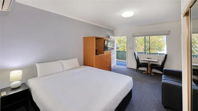 غرفة ديلوكس عائلية بسرير كينج وسريرين منفصلين، Best Western Cattle City Motor Inn 1/6