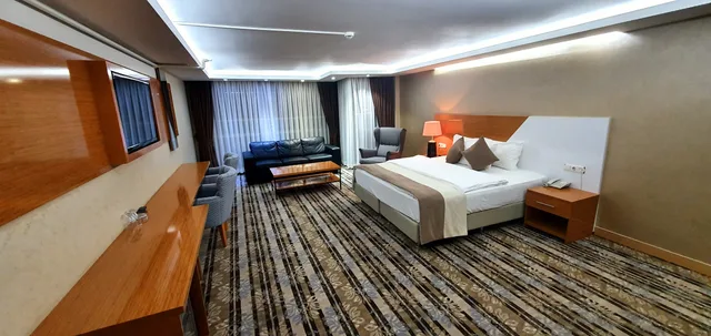 جناح، Bulvar Hotel 4/10
