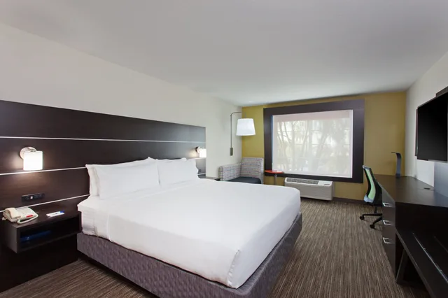 غرفة قياسية بسرير كينج، Holiday Inn Express Hotel Suites Oakland Airport 2/5