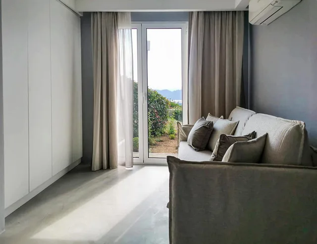 جناح بسرير كوين بإطلالة على البحر، Oniro Skiathos 6/10