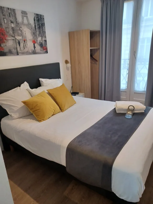 Room, Single, Double Bed, Hotel de Bordeaux 2/2