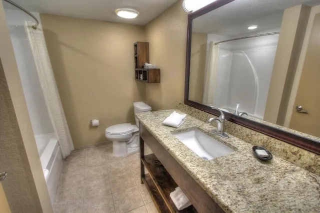 غرفة تنفيذية رباعية بسريرين كوين، The Greystone Lodge on the River 6/7