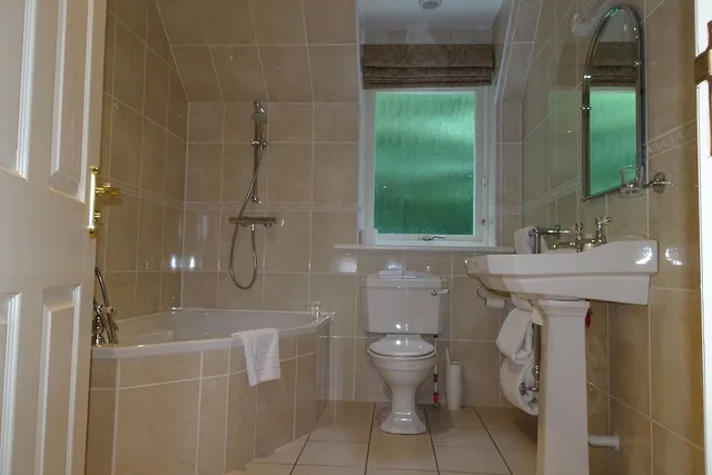 غرفة تنفيذية بسرير كينج، Loch Ness Cottages 3/3