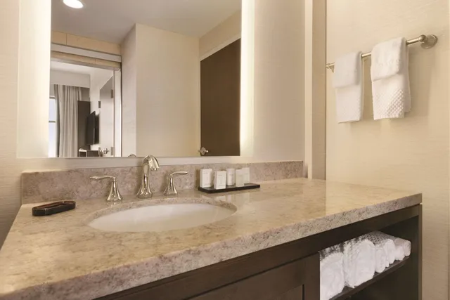 استوديو بسرير كينج لذوي الإعاقة، Embassy Suites Akron-Canton Airport 4/4