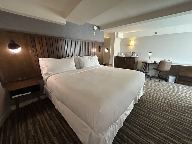 جناح رئاسي بسرير كينج بحوض جاكوزي، Best Western Premier Plainview-Long Island Hotel 1/4