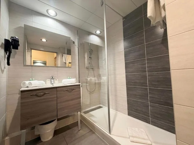 غرفة بسريرين منفصلين، Hotel the Originals Strasbourg Nord Le Forum 5/5