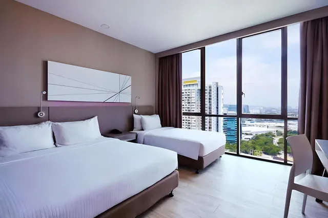 Deluxe, Triple, 1 King and 1 Single Beds, Qliq Damansara 1/2