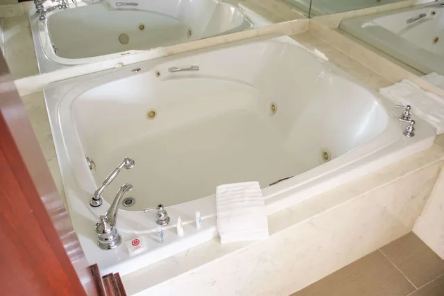 غرفة بسرير كينج لذوي الإعاقة، Comfort Inn Dickson, TN 4/4