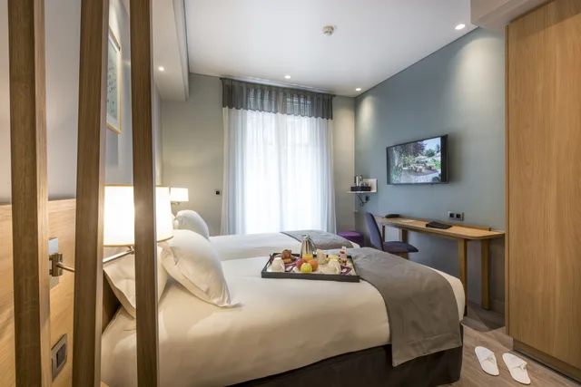غرفة قياسية بسريرين منفصلين بإطلالة على الحديقة، Hotel Magellan 1/7