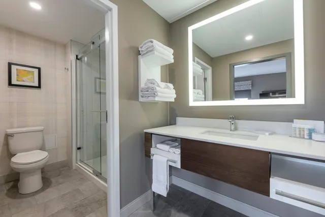 Studio, Suite, King Bed, Hampton Inn and Suites Charlottetown 2/2