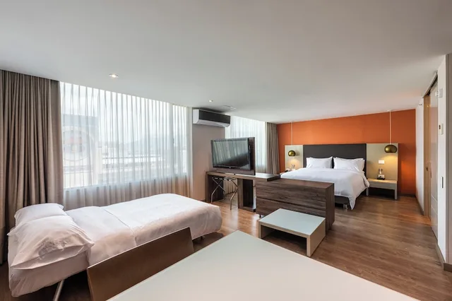 Standard, Queen Bed, HOLIDAY INN EXPRESS MEDELLIN 2/10