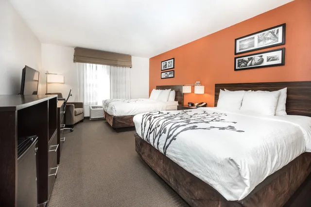 غرفة قياسية بسريرين كوين، Sleep Inn & Suites And Conference Center Downtown 1/4