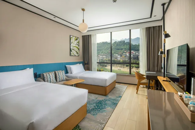 غرفة بسريرين منفصلين بإطلالة على النهر، Hilton Garden Inn Guizhou Maotai Town 1/3