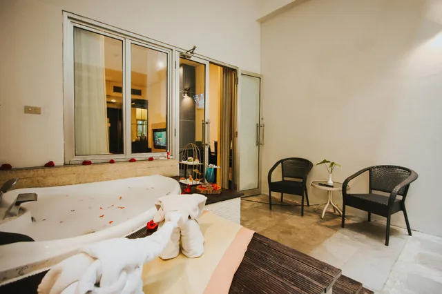 Executive, Golden Flower Hotel 1/1