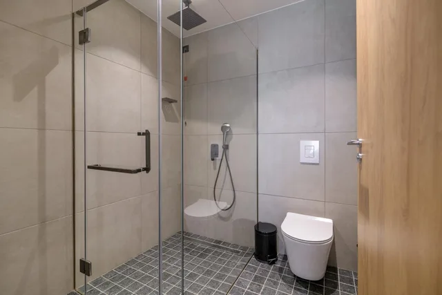 غرفة عائلية بسرير فردي بإطلالة على المسبح بشرفة، Ensana Aquahouse Health Spa Hotel 7/7