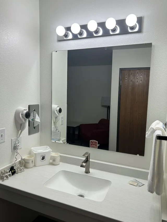 Suite, 4 Double Beds, Super 8 Montpelier 7/7