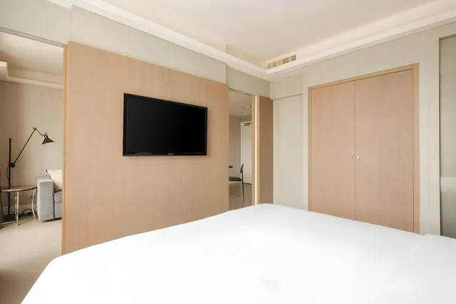 جناح بسرير كينج مع أريكة، L Edmond Hotel Parc Monceau 3/4