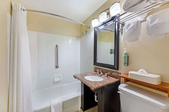 غرفة قياسية بسريرين مزدوجين، Best Western The Inn At Rochester Airport 3/3