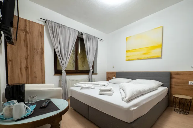 غرفة بسرير مزدوج بإطلالة، Hotel Heimgartl 1/1