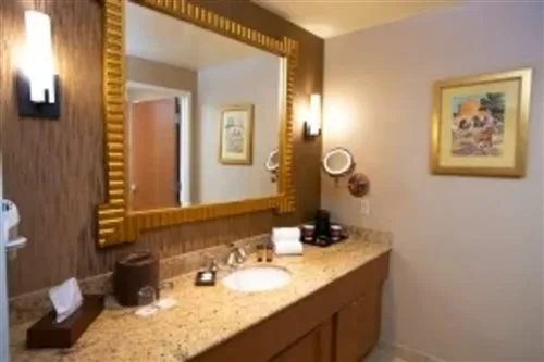 غرفة بسريرين كوين، South Point Hotel Casino and Spa 2/2