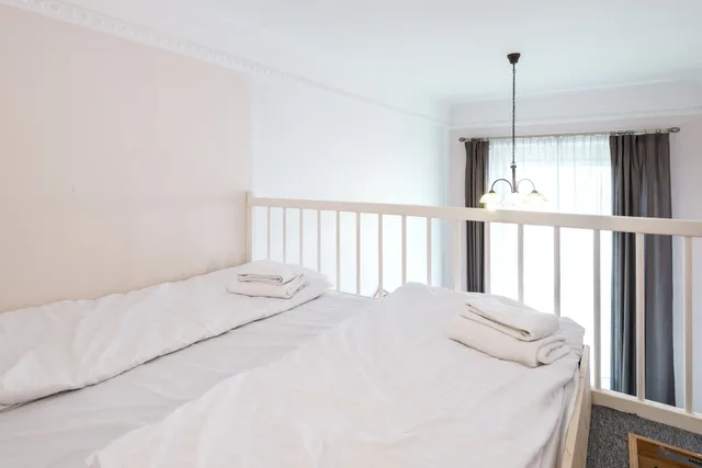 Mezzanine, 2 Bedrooms, Grand, Apartment, 5 Beds, Bunk Bed, 3 Double Beds, Sofa, Kitchen، Hybernska Apartments 4/10
