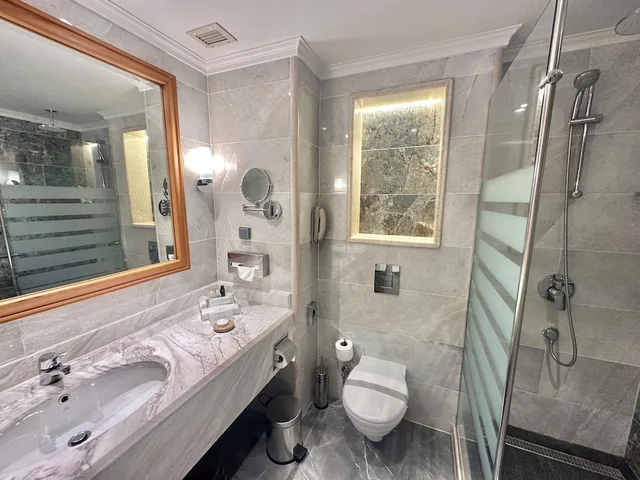 غرفة ديلوكس عائلية بسرير كوين وسرير فردي، Steigenberger Hotel & Nelson Village 4/6