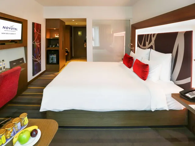 غرفة قياسية بسرير كينج، Novotel New Delhi Aerocity 9/10