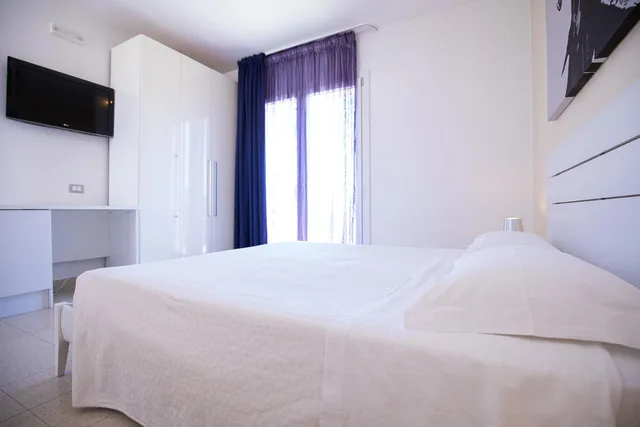 Room, Double Bed, Sea View, Donnosanto Hotel 3/7
