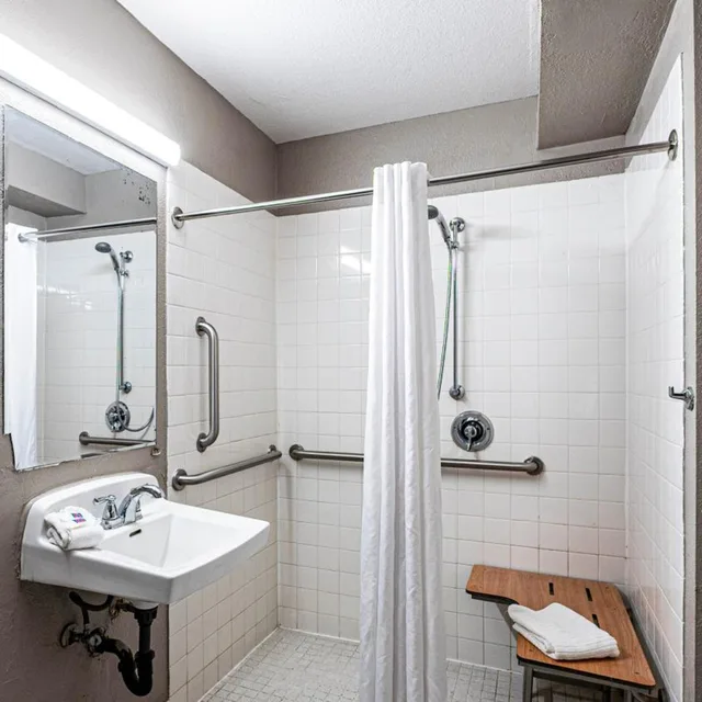 غرفة رباعية لذوي الإعاقة، Motel6 Wethersfield, CT - Hartford 9/10
