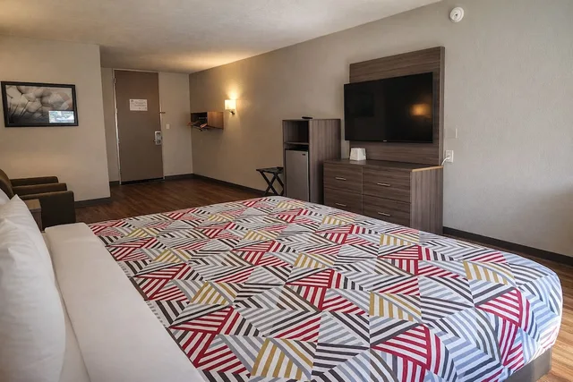 غرفة بسرير كينج للمدخنين، Motel6 Lake City, FL – Medical Center 6/10