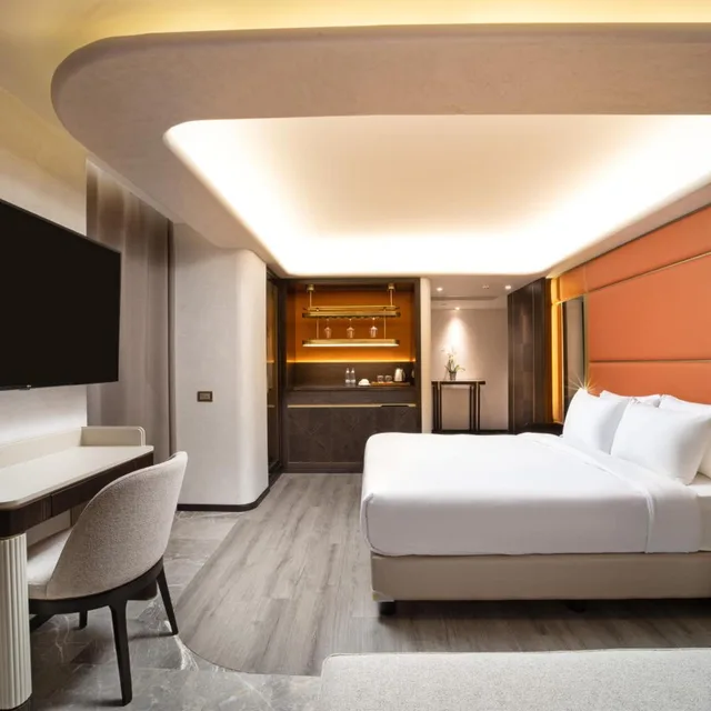 جناح جونيور، Bentley Hotel Bosphorus 4/7