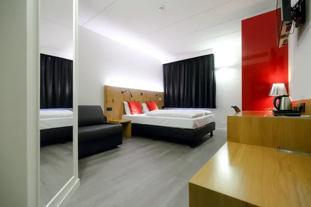 غرفة كومفورت ثلاثية بسرير مزدوج مع أريكة، Hotel Corsendonk Viane 1/8