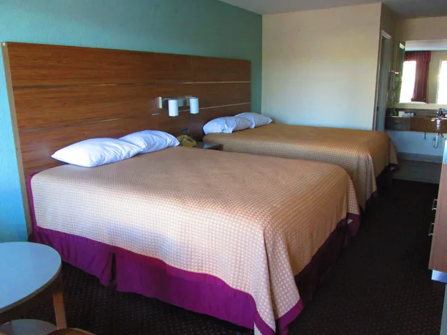 غرفة بسريرين كوين، Regency Inn Fort Walton Beach 5/10