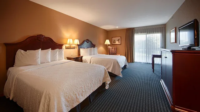 غرفة قياسية بسريرين كوين بإطلالة على النهر بشرفة، Best Western River Terrace 1/8