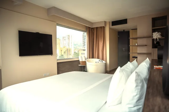 جناح عائلي بسرير كينج بإطلالة على المدينة، V Grand Hotel, a member of Radisson Individuals 3/10