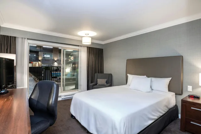 غرفة قياسية بسرير كوين، Sandman Hotel Revelstoke 3/4