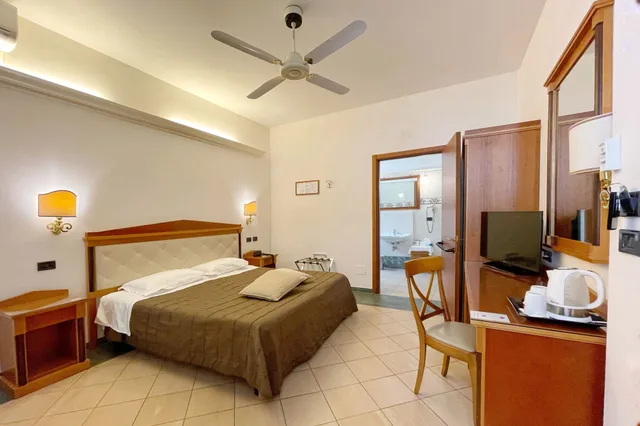غرفة قياسية بسرير مزدوج، Touring Hotel Bologna 2/10