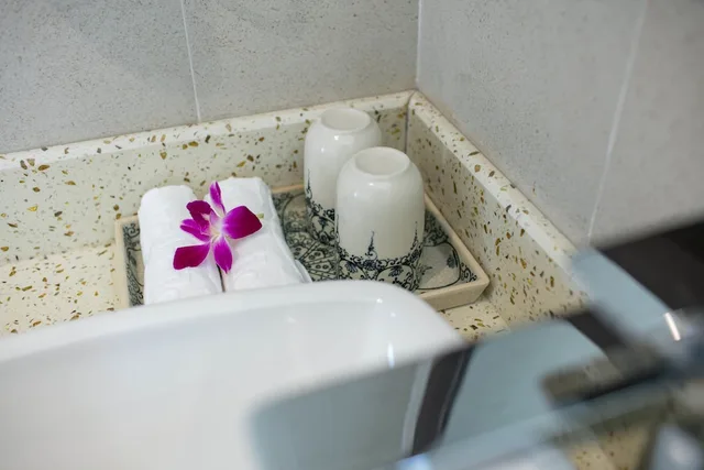 Junior Suite, Queen Bed, City View, Hanoi Bonsella Hotel 5/5