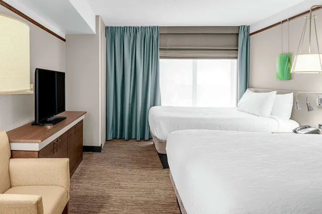 جناح جونيور بسريرين كوين مع أريكة، Hilton Garden Inn Wilmington Mayfaire Town Ctr 2/3