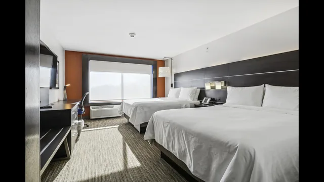 Room, 2 Queen Beds, Accessible, Holiday Inn Express and Suites Bensenville OHare 1/4
