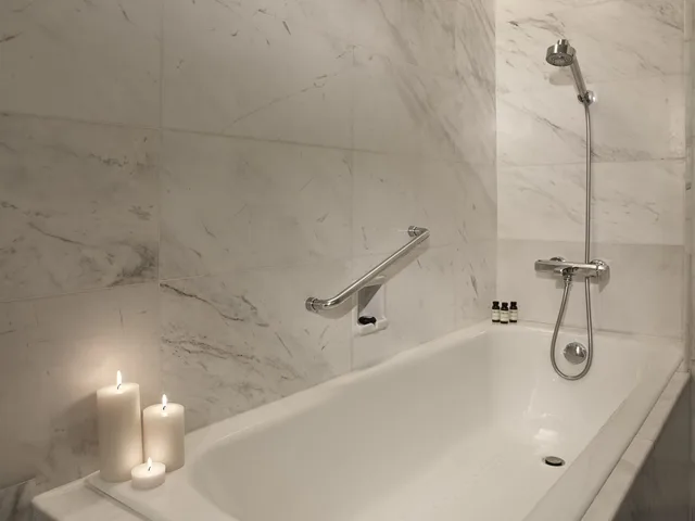 جناح تنفيذي بسرير كينج مع أريكة مع دخول صالة النادي، Pullman Hanoi Hotel 10/10