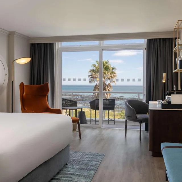 Collection, Superior, Partial Ocean View, Balcony، Radisson Collection Hotel, Waterfront Cape Town 2/6