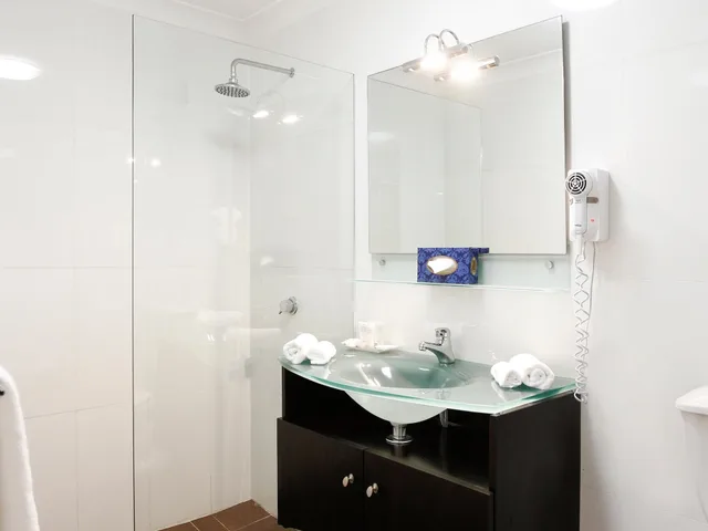 غرفة سوبيريور بسرير كينج، Ramada Hotel & Suites by Wyndham Sydney Cabramatta 3/3