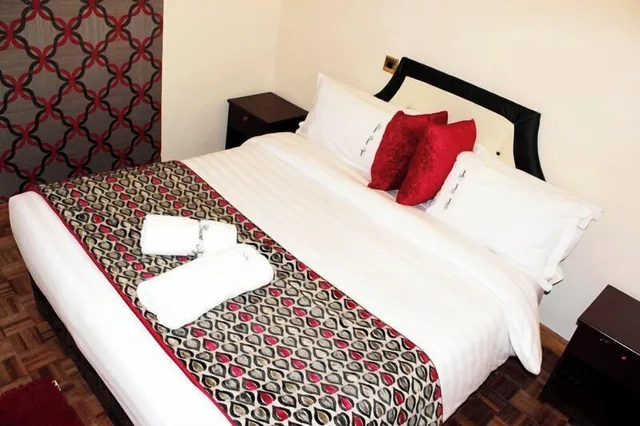 suite, Davis Court Nyeri 1/4